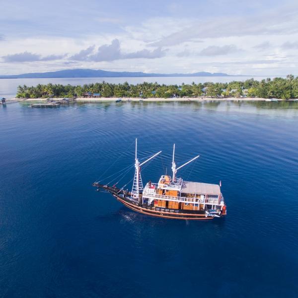 Ratu Laut Liveaboard off Arborek Island